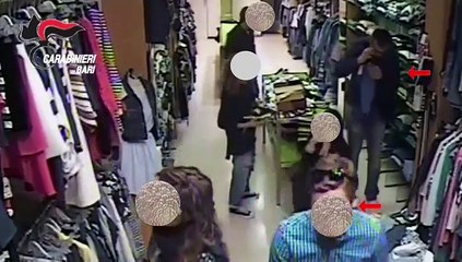 "Braccio Ladro" sotto la giacca per derubare degli sventurati. Arrestato a Bari con il suo complice.