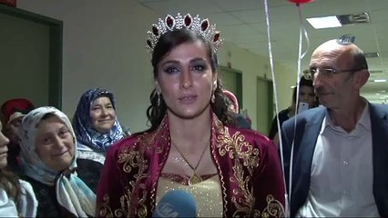 Damat rahatsızlanınca kına gecesi hastanede yapıldı