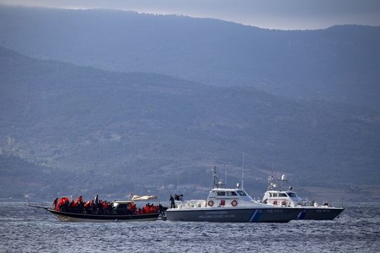 Greece says no plan for sea patrols with Turkey over migrant crisis