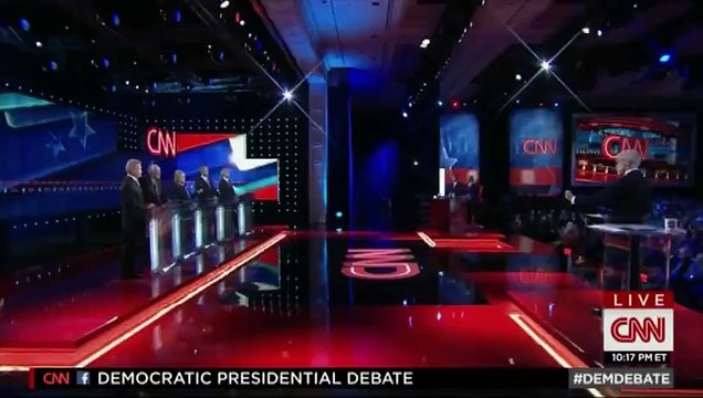 Hillary Clinton domine le débat démocrate