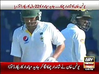 下载视频: Younas Khan Has Break The Record Of Javed Miandad, With Great Sixer, Pakistan Cricket -2015