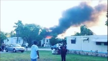 Small Plane Crashes Into Mobile Homes; 2 Catch Fire