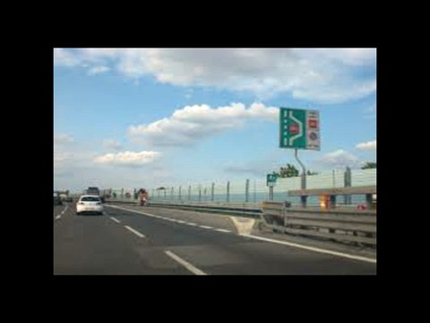 80enne abbandonato in autostrada dal figlio