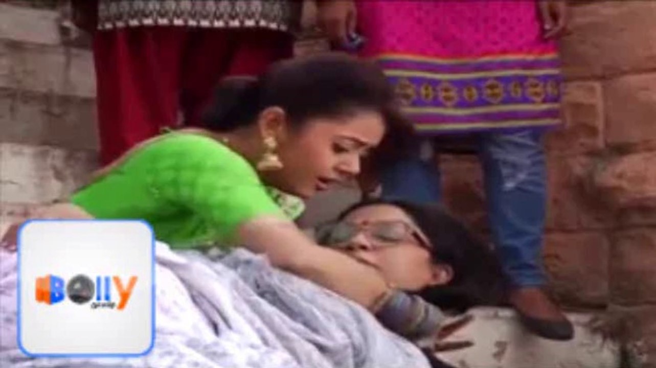 Saath Nibhana Saathiya Gopi's Mother Fall's Down From Stairs 14th October 2015