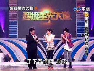 Questo ragazzo sceglie un brano inaspettato: la sua versione è una bomba!