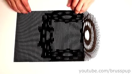 Usando solo due fogli un uomo mostra sei illusioni ottiche sorprendenti