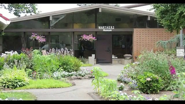 Ecco come realizzare una pinzetta da un pezzo di legno in soli 10 tagli