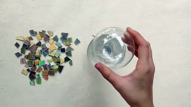 Ecco cosa riesce a fare con un cd tagliato a pezzi, incredibile!