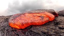 Avete mai visto una colata di lava da vicino? Semplicemente spaventoso!