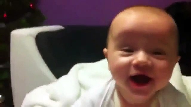 Mamma lascia papà e figlio soli per 10 minuti: loro si divertono così