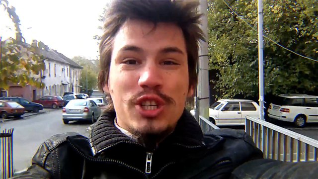 Il se filme pendant 3 ans pour montrer la pousse de ses cheveux et de sa barbe - Stop motion hilarant!