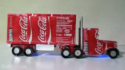 Ritaglia 12 lattina di Coca Cola e in meno di un minuto realizza un regalo mozzafiato