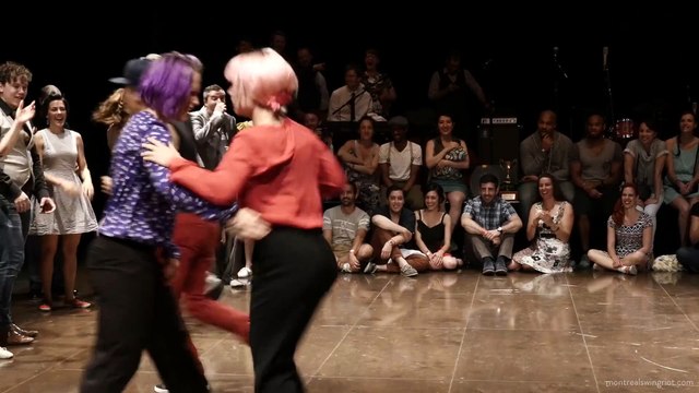 Battle de danse entre des danseur Hip Hop, des danseur rock et des danseurs de Swing