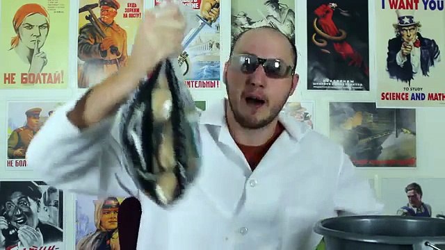 Lo scopino del water può essere utile anche in cucina