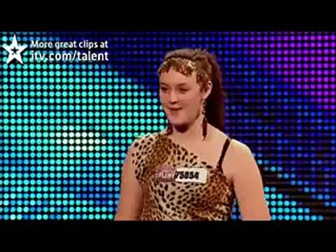 Quello che fa questa ragazza con il proprio cane ha dell'incredibile!