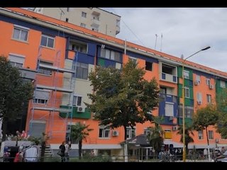 Rikthehen pallatet me ngjyra në Tiranë, artistët propozojnë