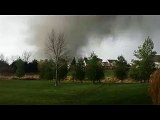 Tornado porta via una casa. Ecco le riprese dall'interno del proprietario.