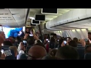 Ebola a bordo dell'aereo, scene di panico, ma è uno scherzo di cattivo gusto