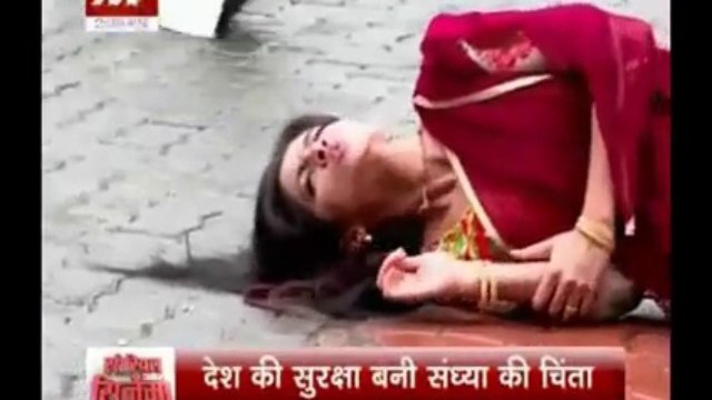 Bhabho ne Ghar se Nikala Sandhya ko jis se Raste mein Hua Uska Accsidant - 14 October 2015 - Diya Aur Baati Hum