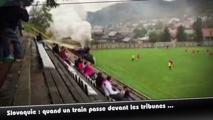 Quand un train passe devant les tribunes d'un stade de foot..