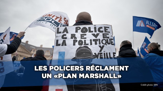 Les policiers manifestent devant le ministère de la Justice