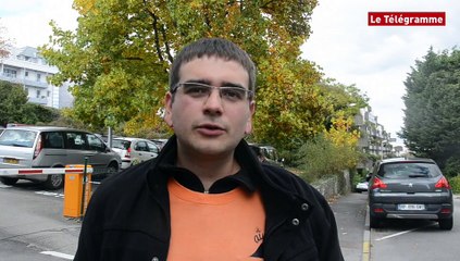 Vannes. Les soutiens d'Ai'ta rassemblés devant le commissariat