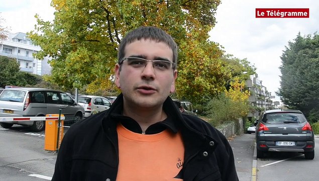 Vannes. Les soutiens d'Ai'ta rassemblés devant le commissariat