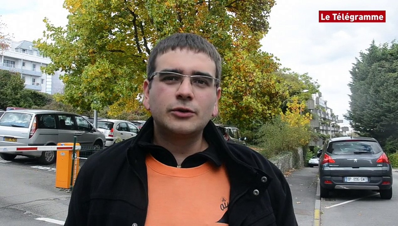 Vannes. Les soutiens d'Ai'ta rassemblés devant le commissariat