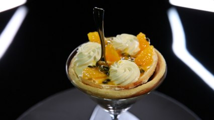 Crêpe soufflée, chantilly chocolat blanc et confit Passion. par Christophe Michalak (#DPDC)