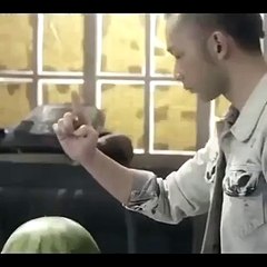 Cuộc thi tìm kiếm tài năng gọt dưa hấu chỉ bằng... 1 ngón tay