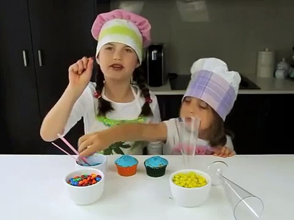 COCKTAIL GLASS TAKE HOME CUPCAKE TREAT with M&Ms candy bar, lolly buffet, birthday party