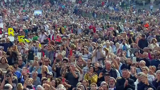 Pope Francis apologises for recent scandals