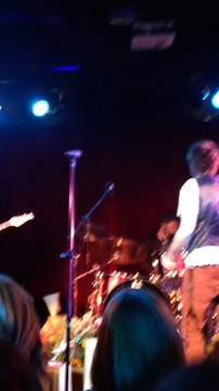 «Дерево» (стихи, соло на губной гармошке, «La Valse d'Amélie») А.Бон (Москва, «16 тонн», 30.08.2015) (Olya Fox)