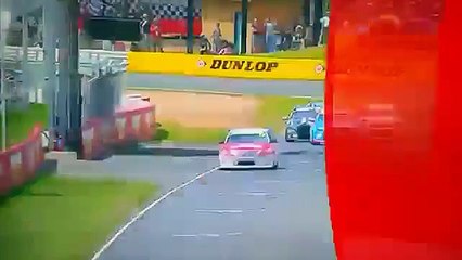 Andre Heimgater hard in the wall Bathurst 1000 2015