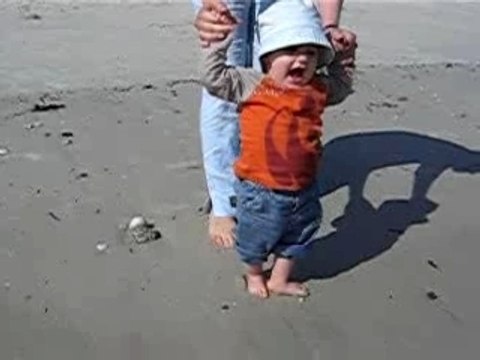 ARTHUR LES PIEDS DANS L'EAU (10 mois)