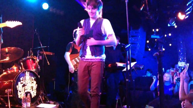 «Девчонка-девчоночка» А.Бон (Москва, «16 тонн», 30.08.2015) (Лена Князева)