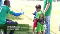 Super-heróis invadem o treino do Palmeiras