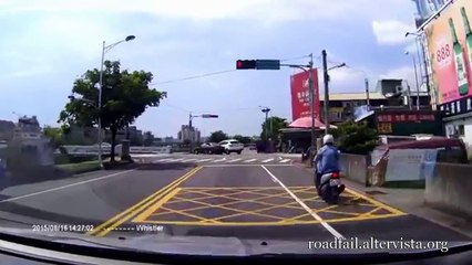 Driving in Asia Car Accidents Compilation 2015 (8)