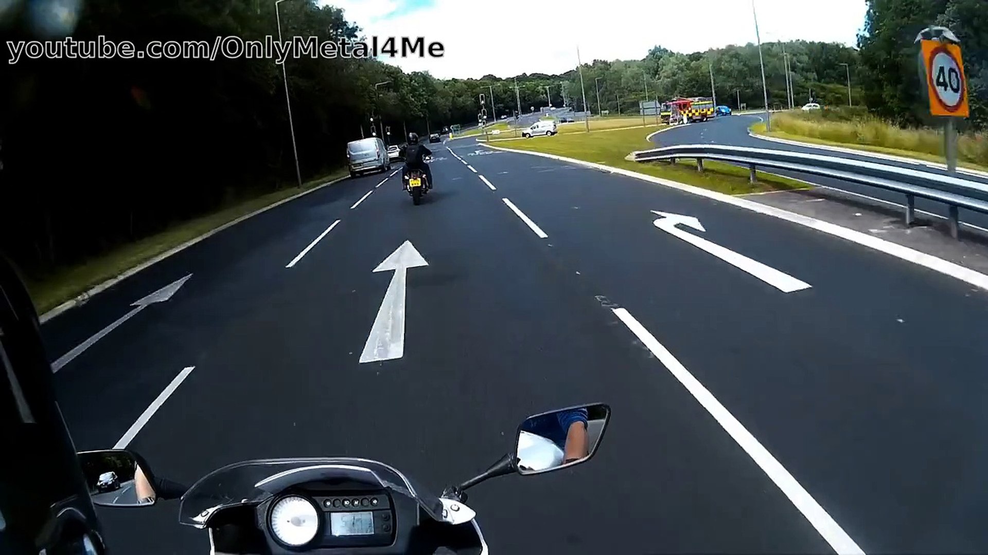 Motorcycle crash into Harley Davidson and a traffic light