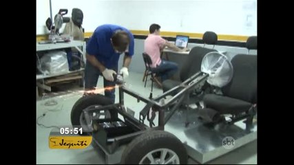 Engenheiros catarinenses desenvolvem protótipo de carro elétrico econômico