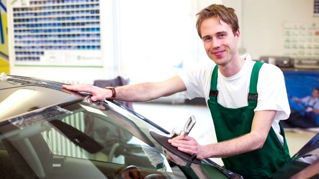 Can insurance help pay for windshield and auto glass replacement