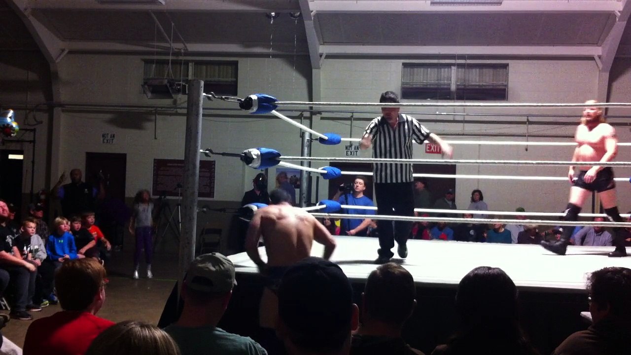 "The Prince of Pain" Joe Kane vs. "Loco Lobo" Barry Wolf - Pro Wrestling EGO - EGO Heavyweight Championship