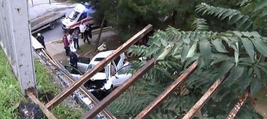 Otomobil köprüden uçtu: 4 yaralı