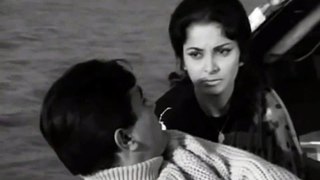 Woh Shaam Kuchh Ajeeb Thi -Kishore Kumar- Khamoshi (1968)