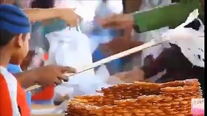 Please Help The needy and Poor - اس ویڈیو کو دیکھ کر آنسو نکل آئے، کیا ہم اتنا گر چکے ہیں