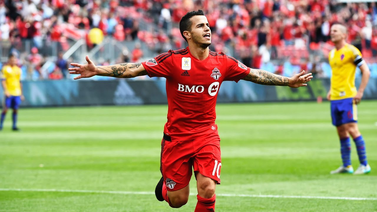 Le but fantastique de Sebastian Giovinco lors de Toronto FC v NY Red Bulls