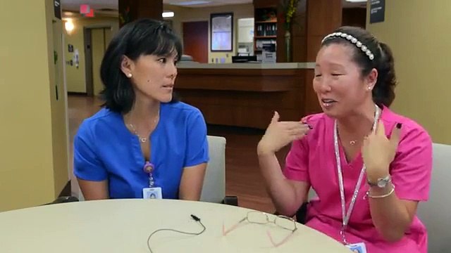 Deux collègues de travail découvrent qu'elles sont sœurs quarante ans après avoir été séparées !