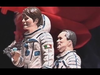 Napoli - La statuina di Samantha Cristoforetti sul Presepe (14.10.15)