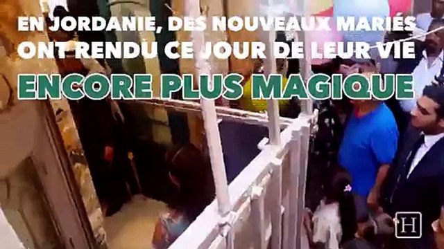 Deux jordaniens partagent leur dîner de mariage avec 200 réfugiés syriens