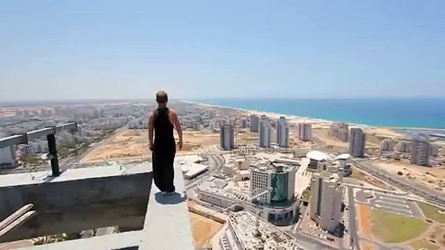 Backflip su un tetto di 40 piani